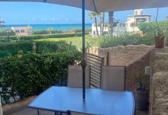 Appartement face    l ocean allows 18 year olds to book a room