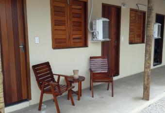 Villa Portal dos Ventos allows 18 year olds to book a room