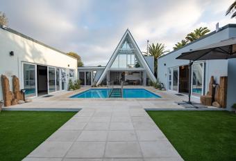 SALT Boutique Guesthouse by CURIOCITY allows 18 year olds to book a room