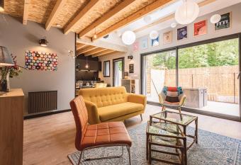 G  tes S  r  na   avec vue sur rivi  re has Balcony rooms