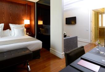Hotel   nico Madrid, Small Luxury Hotels has rooms with a private hot tub