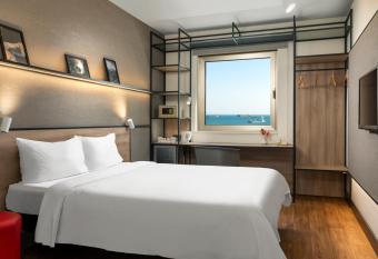 Ibis Istanbul Zeytinburnu allows 18 year olds to book a room