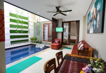 family villa sanur has Balcony rooms