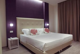 L Hotel allows 18 year olds to book a room