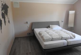 t Sutterhuisje, zalig slapen aan het Donkmeer has Balcony rooms