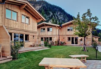 Zugspitz Lodge has Balcony rooms