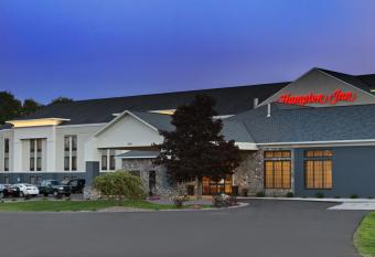 Hampton Inn Sault Ste. Marie allows 18 year olds to book a room