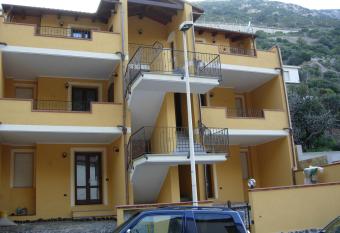 Nuovissimo appartamento has Balcony rooms