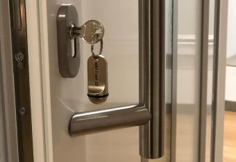 eifel5star - Burgfriedstra  e allows 18 year olds to book a room