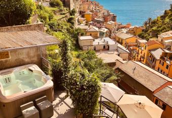 La Torretta Lodge allows 18 year olds to book a room