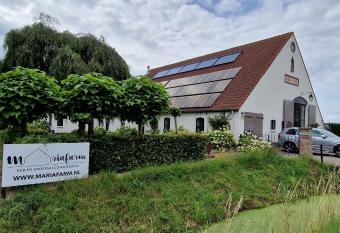 Mariafarm allows 18 year olds to book a room