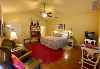 Comal Inn has Balcony rooms