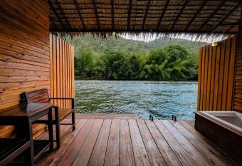 The Hub Erawan Resort has Balcony rooms