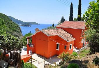 Kiki Apartments has Balcony rooms