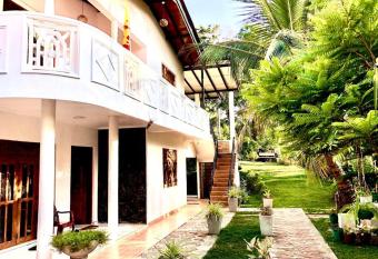 Thusitha s nest has Balcony rooms