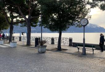 Apartment Nicole allows 18 year olds to book a room