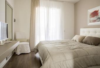 Home Suites Home has Balcony rooms