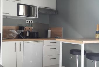 Joli Duplex Gare - Centre Ville Rennes allows 18 year olds to book a room