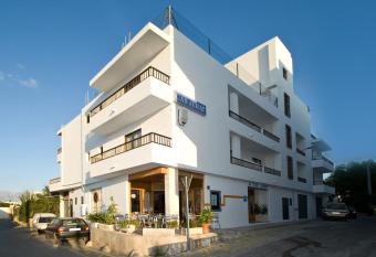 Can Jurat has Balcony rooms