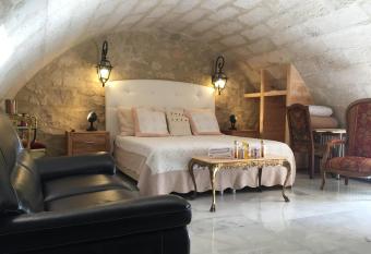 La Cave Vout  e Sauna & Hammam allows 18 year olds to book a room