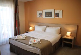 The Originals Boutique, Hotel l Occitan, Aubagne has Balcony rooms