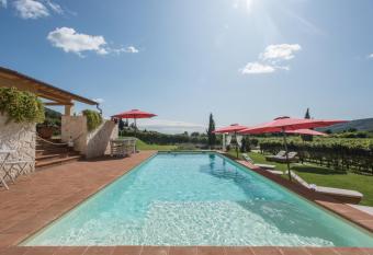 Maso Maroni Agriturismo allows 18 year olds to book a room