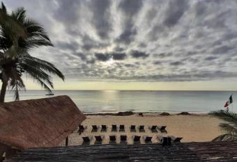 Playa Maya by MIJ - Beachfront Hotel has rooms with a private hot tub