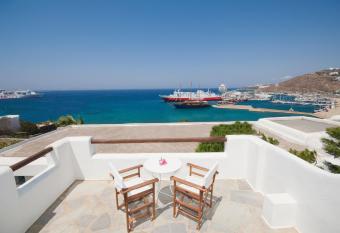 Megas Rooms has Balcony rooms