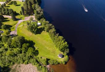 La Maison Bellemare allows 18 year olds to book a room