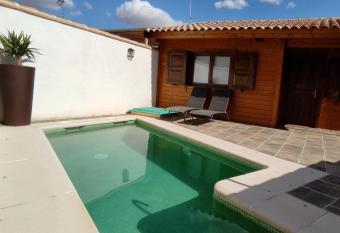 La Dehesilla de Toledo allows 18 year olds to book a room