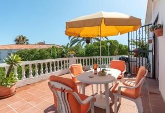 El Faro Home with a View, Pet Friendly, Wifi, Large Terrace, Sea View allows 18 year olds to book a room