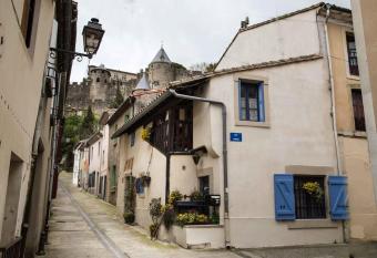 La Petite C  te de la Cit   allows 18 year olds to book a room