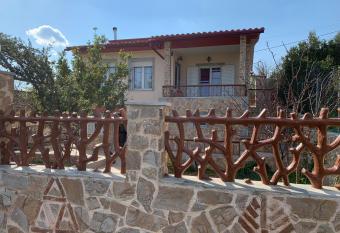 Peaceful house near Airport has Balcony rooms