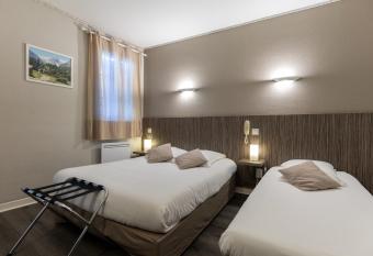 H  tel Caf   les Fleurs has Balcony rooms