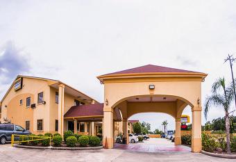 Downtowner Inn and Suites has Smoking rooms