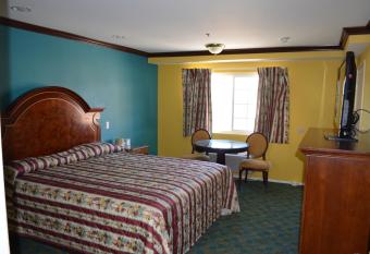 Cloud 9 Inn LAX has Smoking rooms