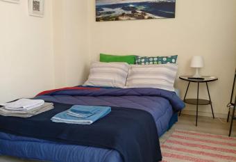 Cozy Studio, near Airport & Sea allows 18 year olds to book a room