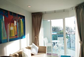 Grandblue condo 309 has Balcony rooms