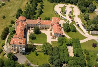 Domaine Lyon Saint Joseph allows 18 year olds to book a room