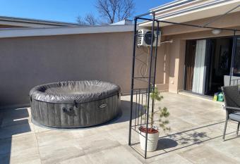 APARTMAN CITY has Smoking rooms