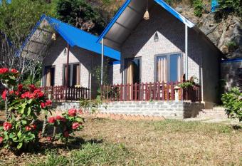 Green Homestay has Balcony rooms