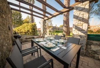 Gardenhouse Sarzana allows 18 year olds to book a room