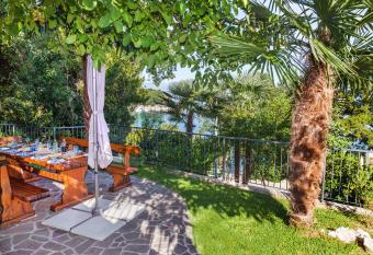 Apartment Villa Lidija has Balcony rooms