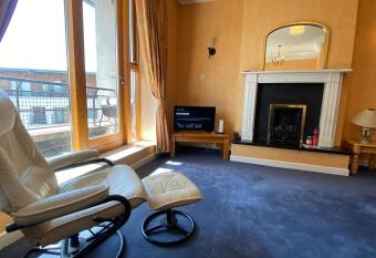 IFSC Penthouse has Balcony rooms