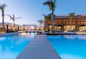 D  Andrea Lagoon All Suites - Adults Only allows 18 year olds to book a room