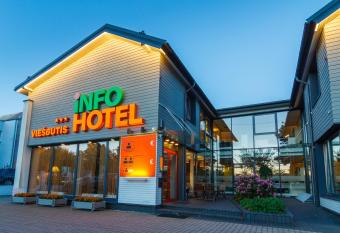 Info Hotel allows 18 year olds to book a room