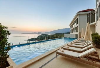   NANTI Resort, Residences & Beach Club - The Leading Hotels of the World has Balcony rooms