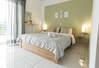 Nathaniel Athens Airport has Balcony rooms