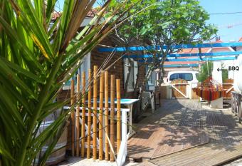 Le CHALET - La Voile Bleue allows 18 year olds to book a room