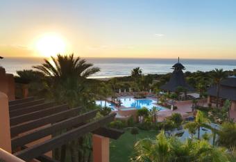 Aparthotel Novo Resort allows 18 year olds to book a room